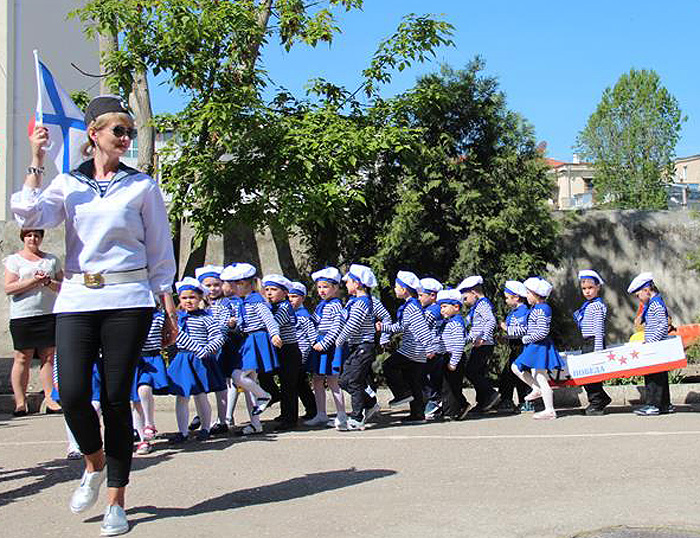Так званий святковий військовий парад дошкільнят відбувся на початку травня 2019 року в дитячому садку №24 м. Севастополя